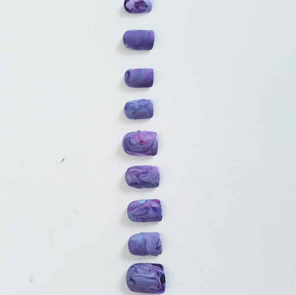 Custom nails - Picture 1 of 3